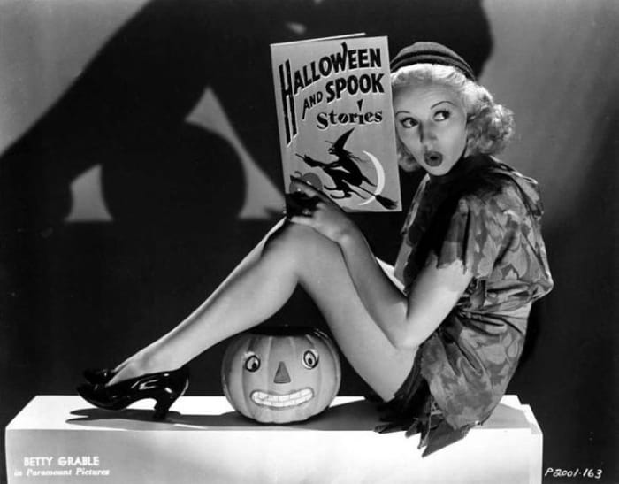 Say Cheese(cake): Vintage Halloween Pinups a Seasonal Scream