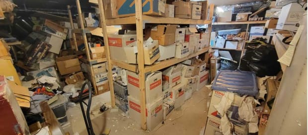 Shutter Shock! Couple Discovers 1,000 Cameras in Abandoned Storage Unit