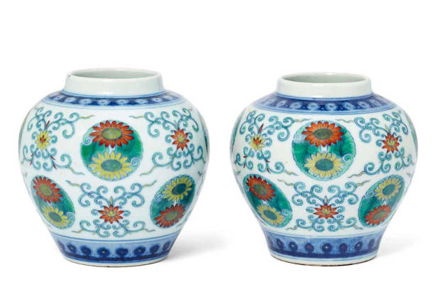 Bought for $25 at a Thrift Shop, Chinese Jars Worth $57,500
