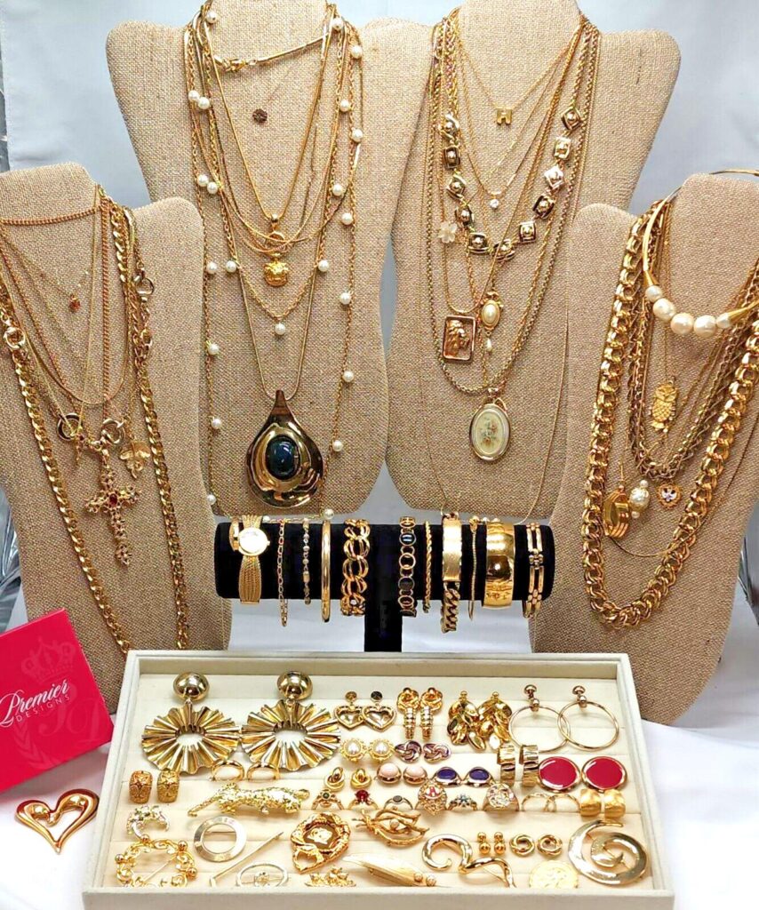 VINTAGE ALL GOLD TONE JEWELRY LOT
