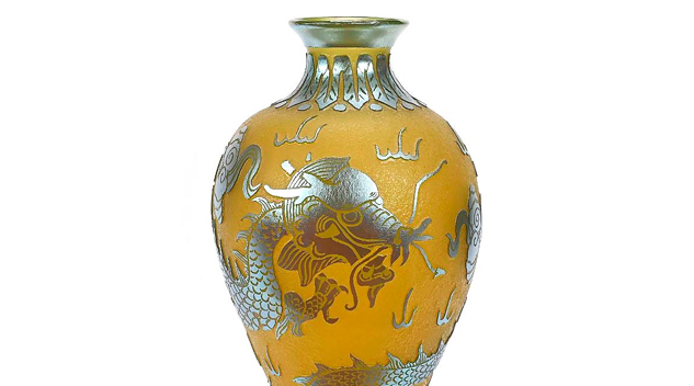 Woody Bidders Top Off Unmarked Steuben Dragon Vase – Antiques And The Arts Weekly