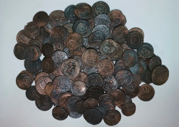 Great Discoveries: Diver Finds Ancient Roman Coins – WorthPoint