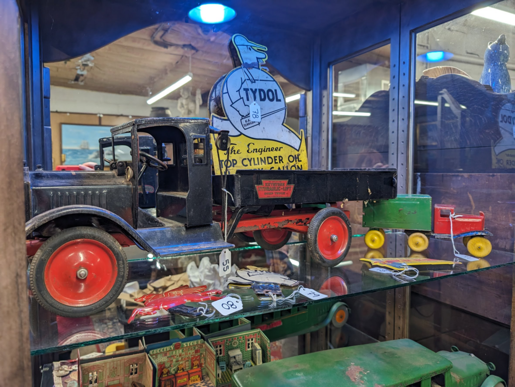 Cape Ann Auction Antique Keystone Hydraulic Dump Truck toy