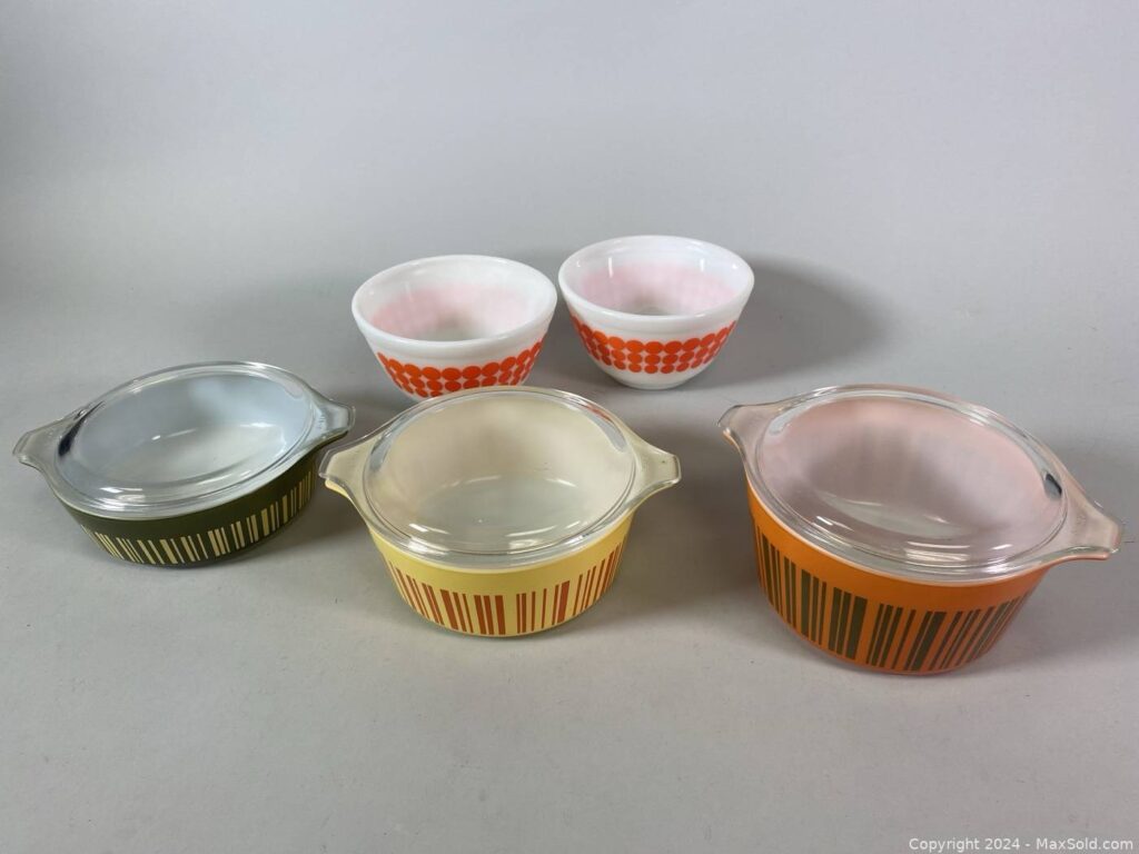 WorthPoint maxsold vintage pyrex bowls lot