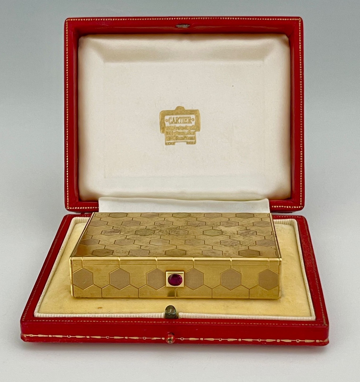 An 18ct gold box by jewellers Cartier of London