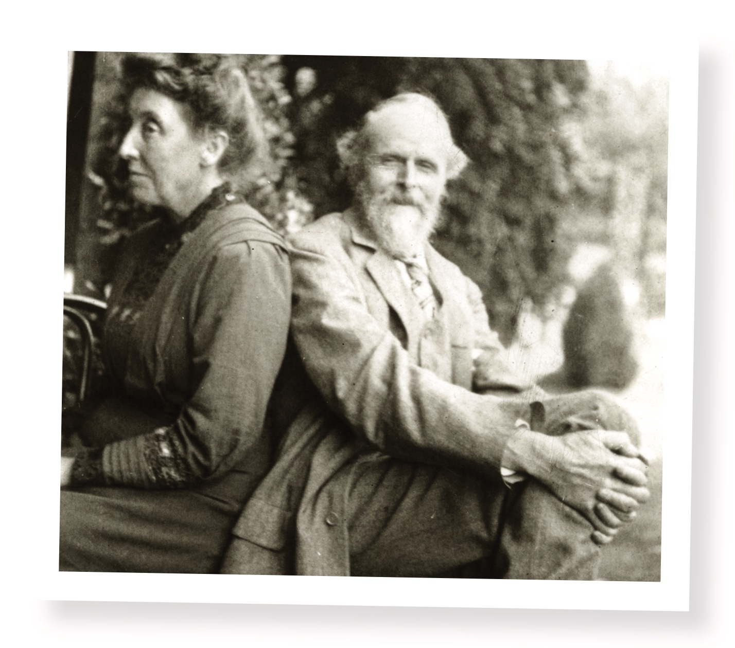 Evelyn De Morgan (1855-1919) with her husband William, c.1900