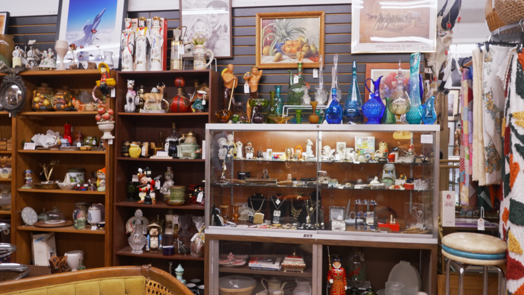 vintage mid-century VicVanDot booth in the Eclectic Elephant Antique Mall in Cheyenne, Wyoming