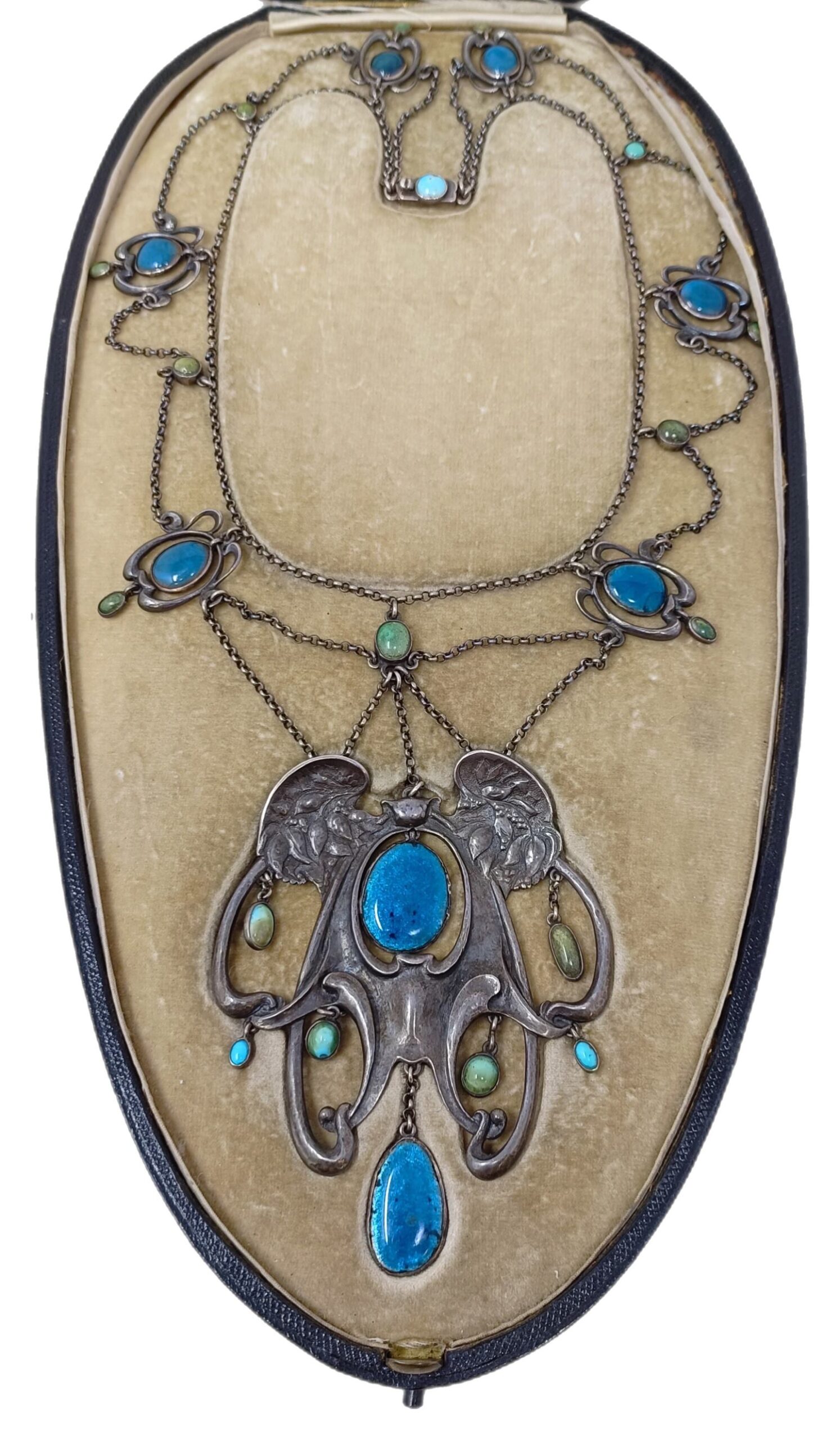 A fine Guild of Handicraft necklace