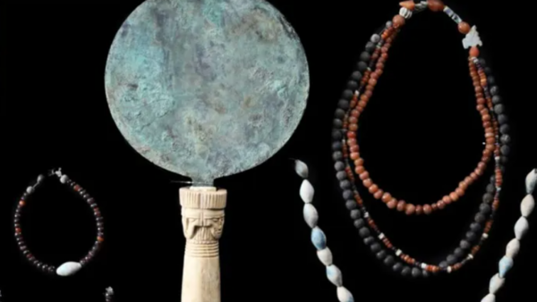 Great Discoveries: Ancient Jewelry, Mirrors Found at , Year Old Tomb