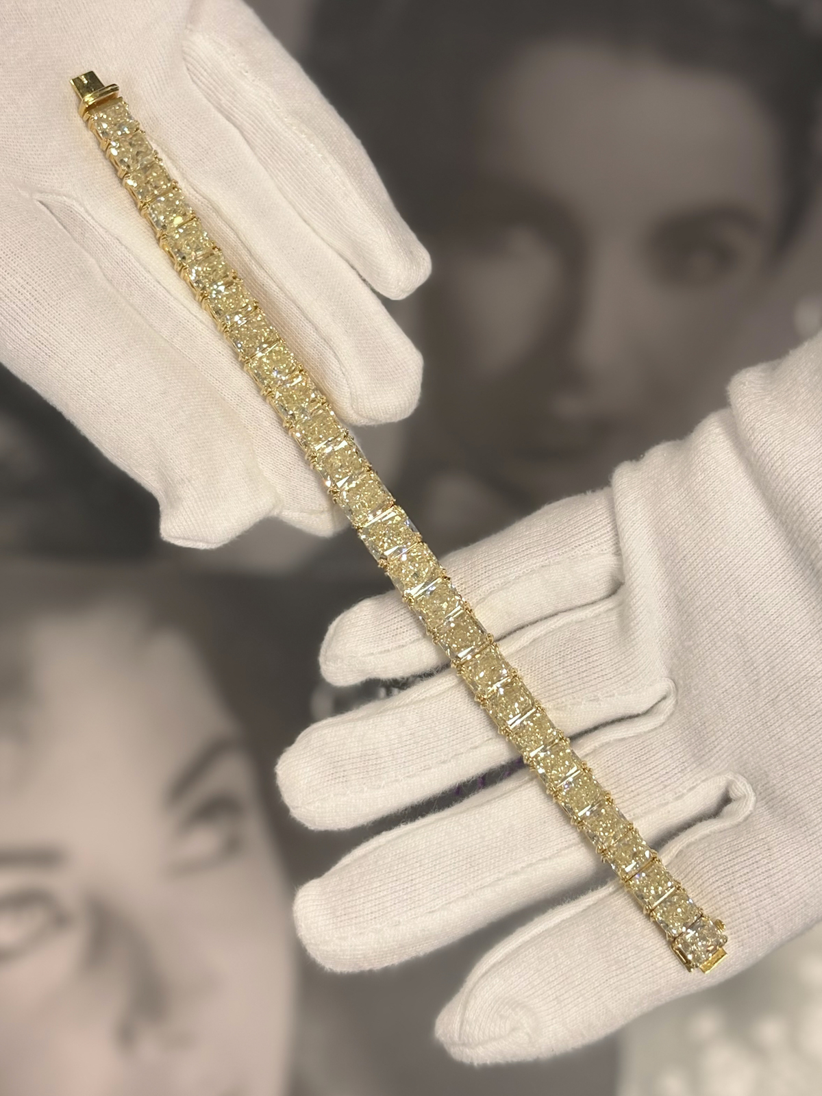 A bracelet that belonged to Elizabeth Taylor