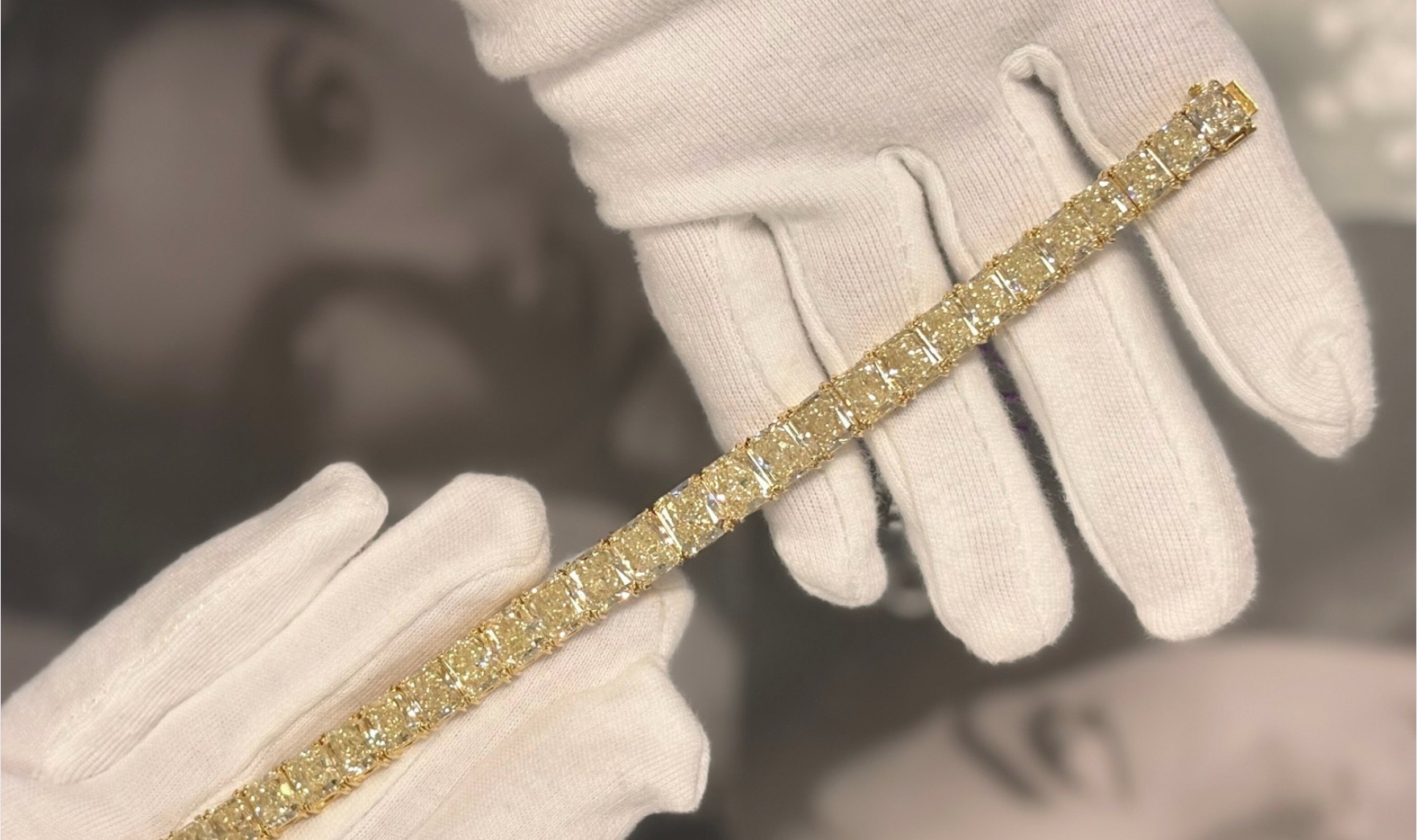 Elizabeth Taylor jewellery set to sparkle – Antique Collecting